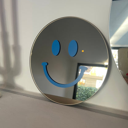 The Small Bright Blue Smile - wevelnit