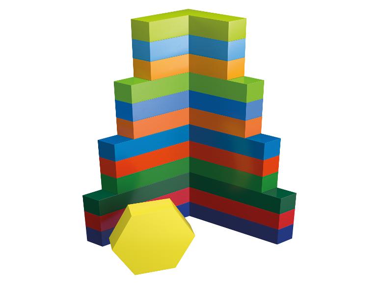 Toren gestapeld van de houten regenboog-legblokken