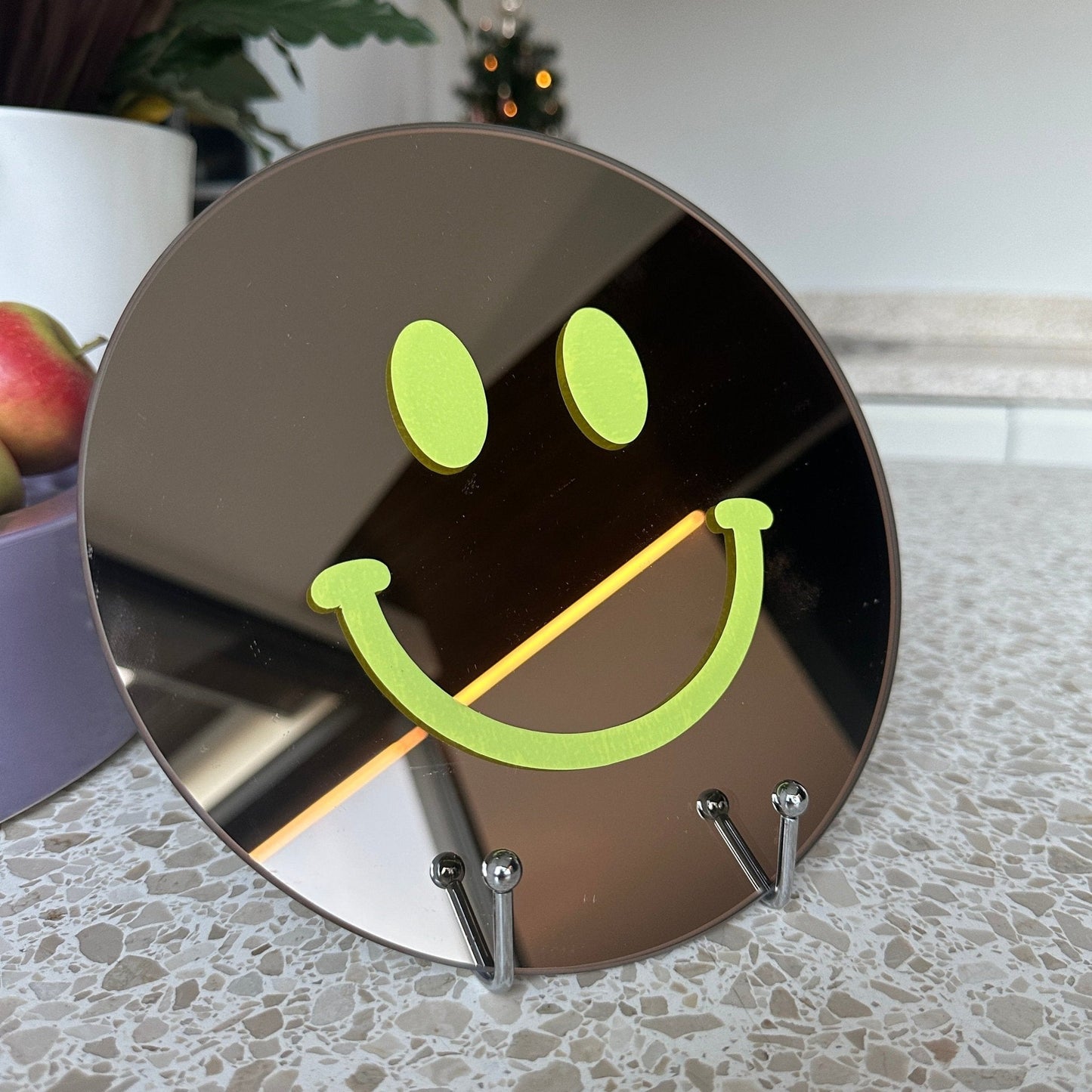 The Small Apple Green Smile - wevelnit