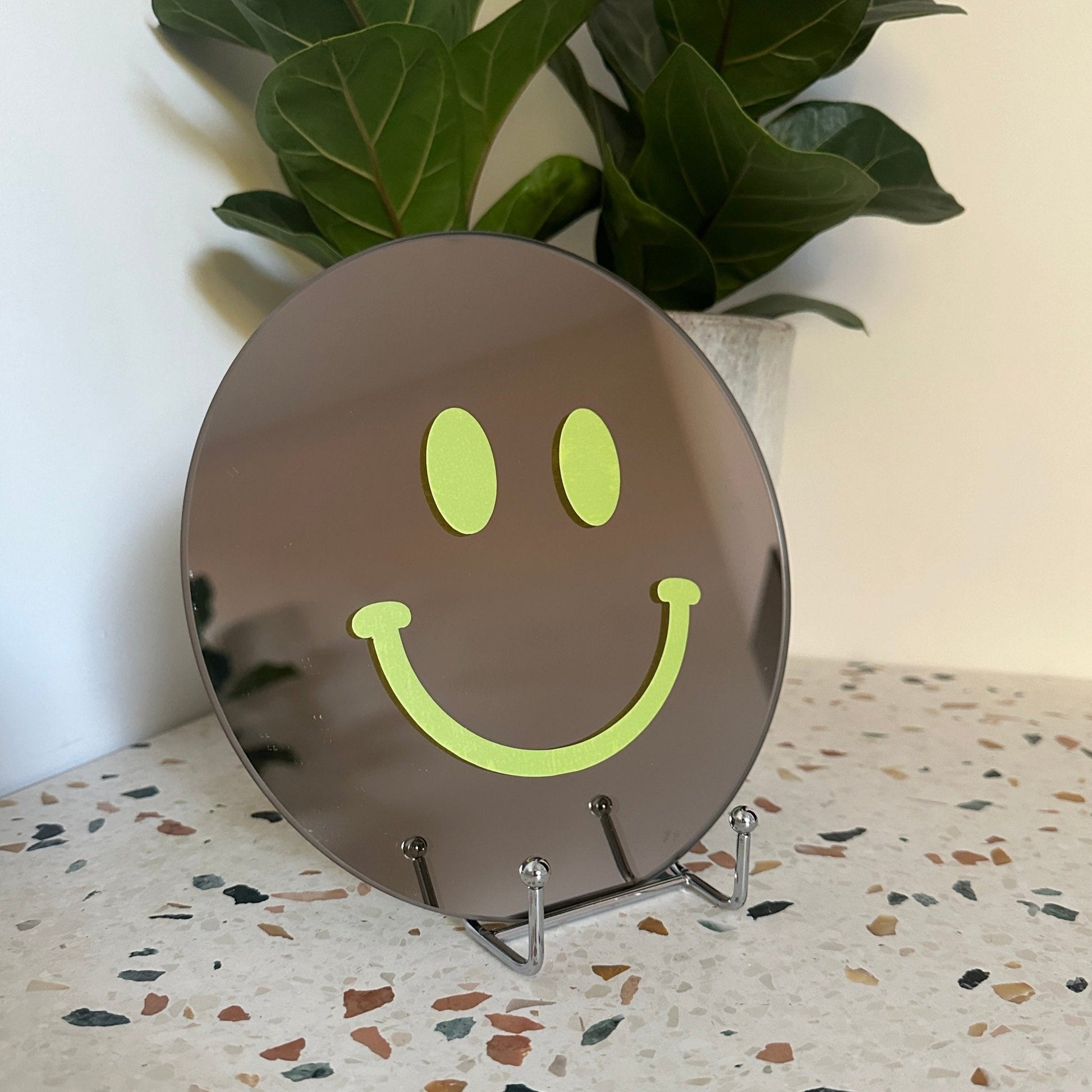 The Small Apple Green Smile - wevelnit