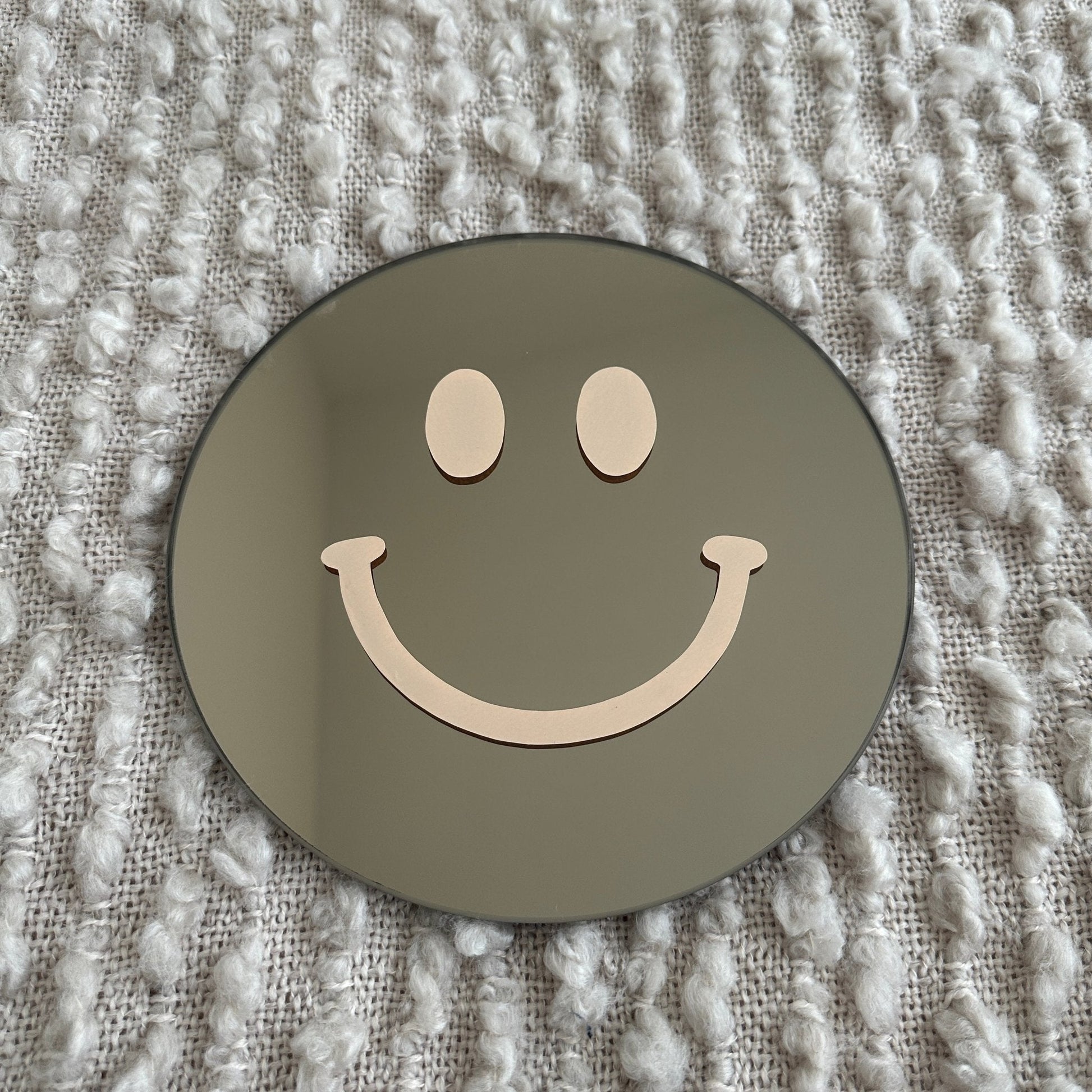 The Small Beige Smile - wevelnit