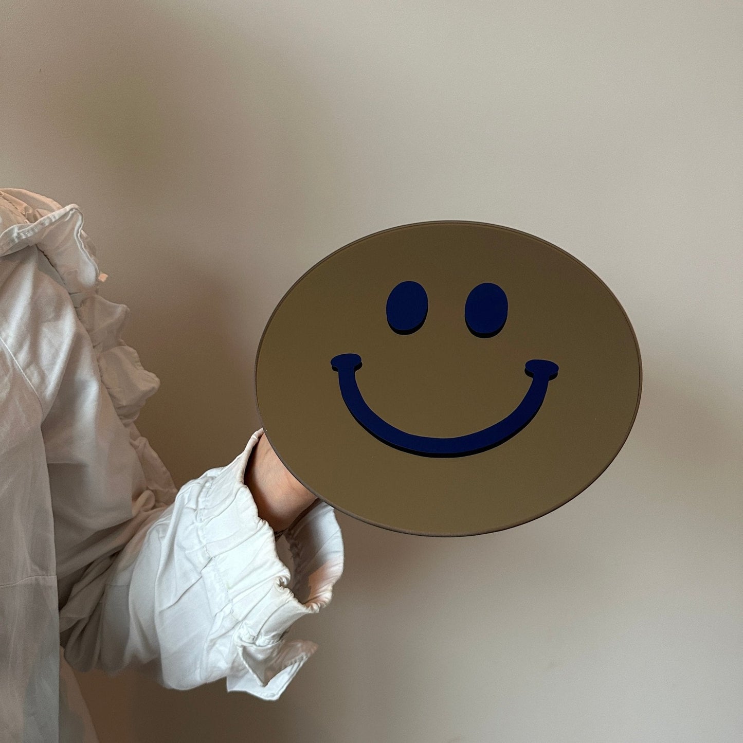 The Small Dark Blue Smile - wevelnit