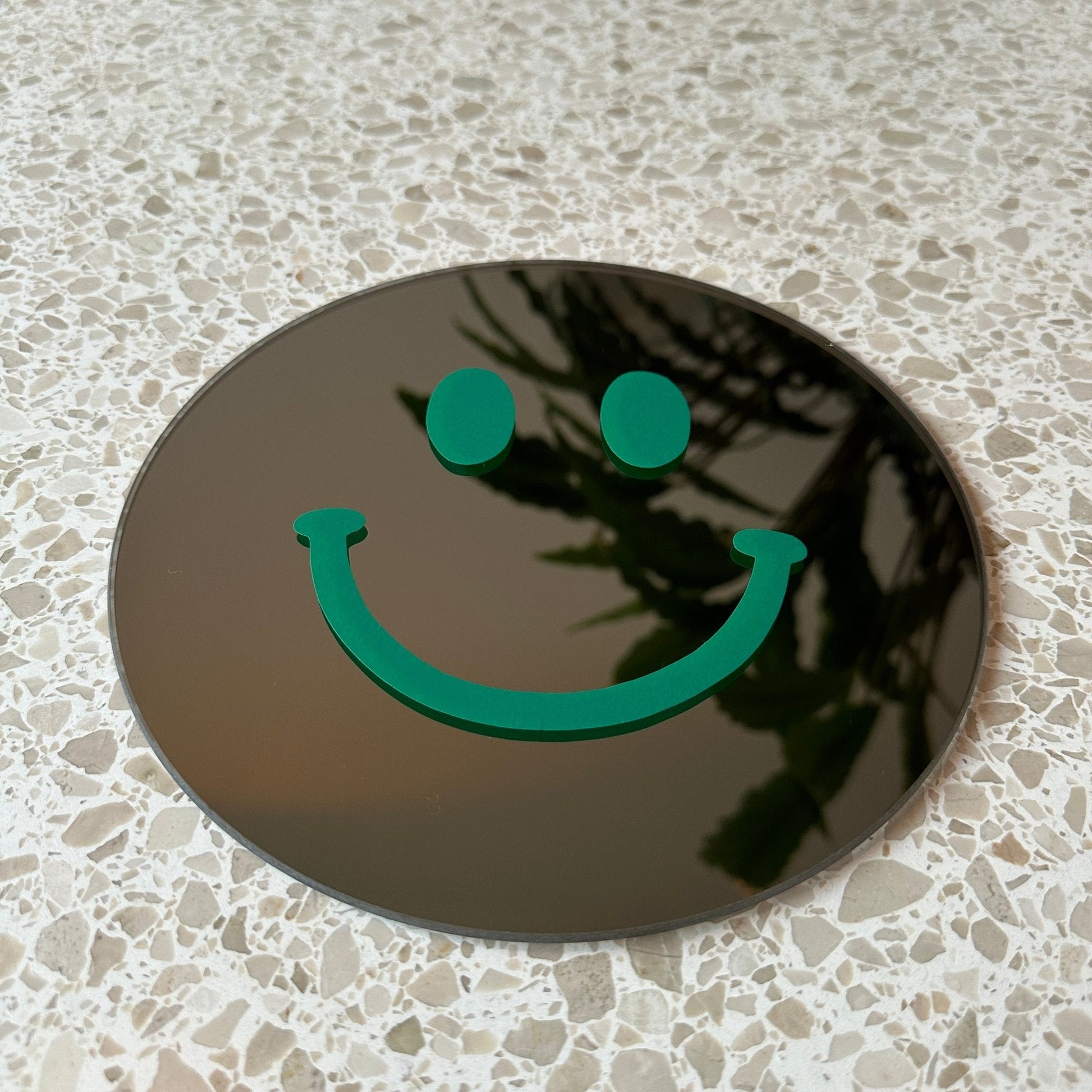 The Small Dark Green Smile - wevelnit