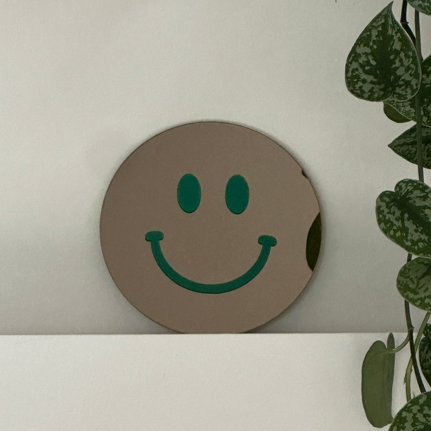 The Small Dark Green Smile - wevelnit