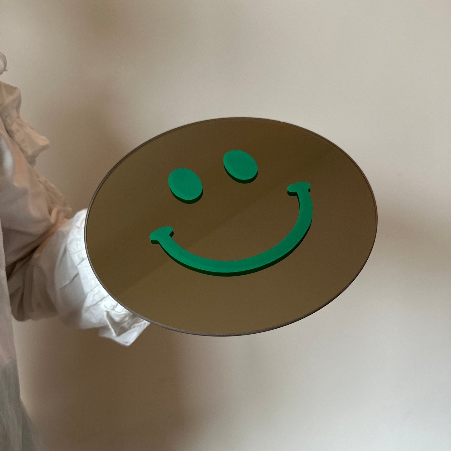 The Small Dark Green Smile - wevelnit