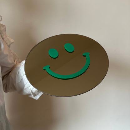The Small Dark Green Smile - wevelnit