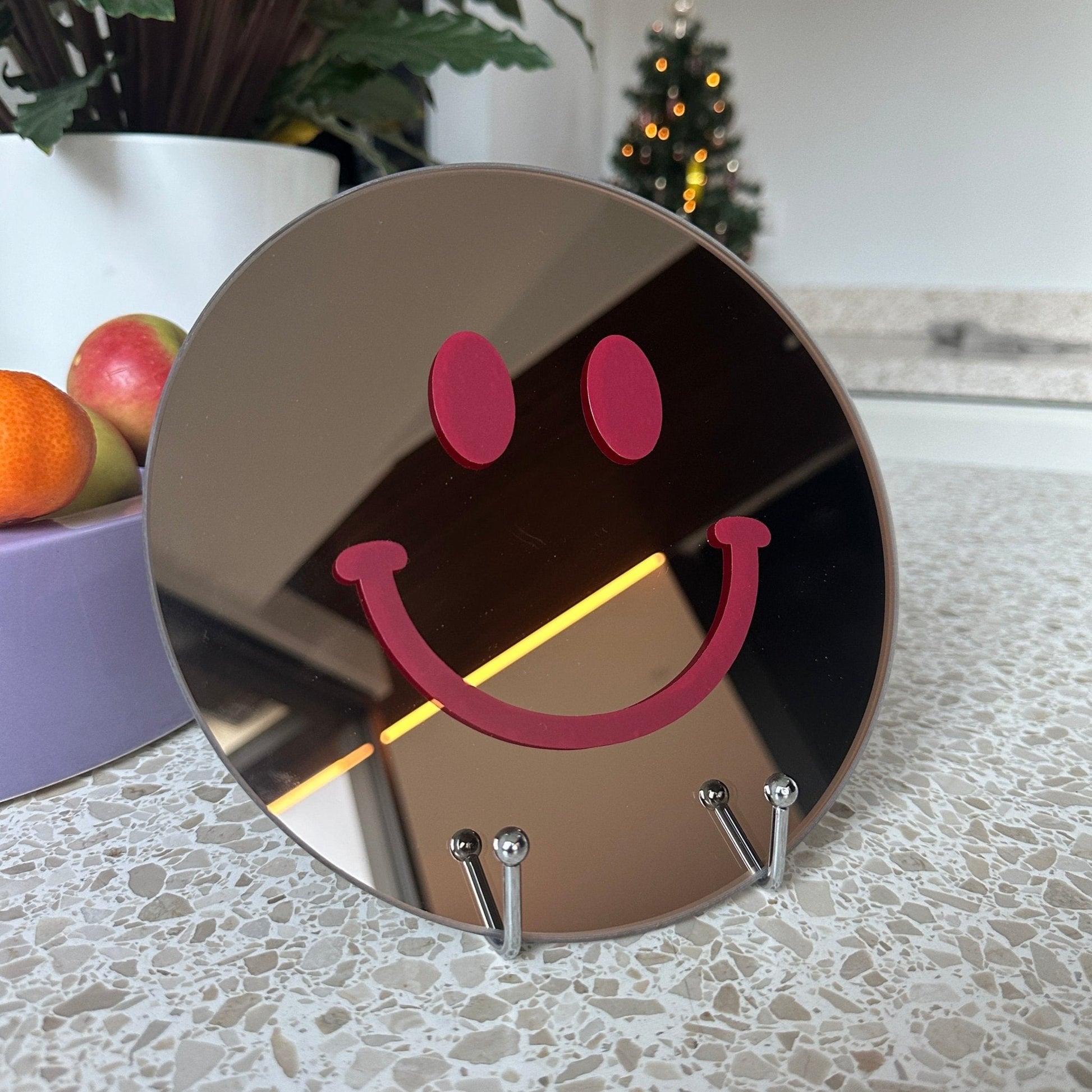 The Small Dark Red Smile - wevelnit