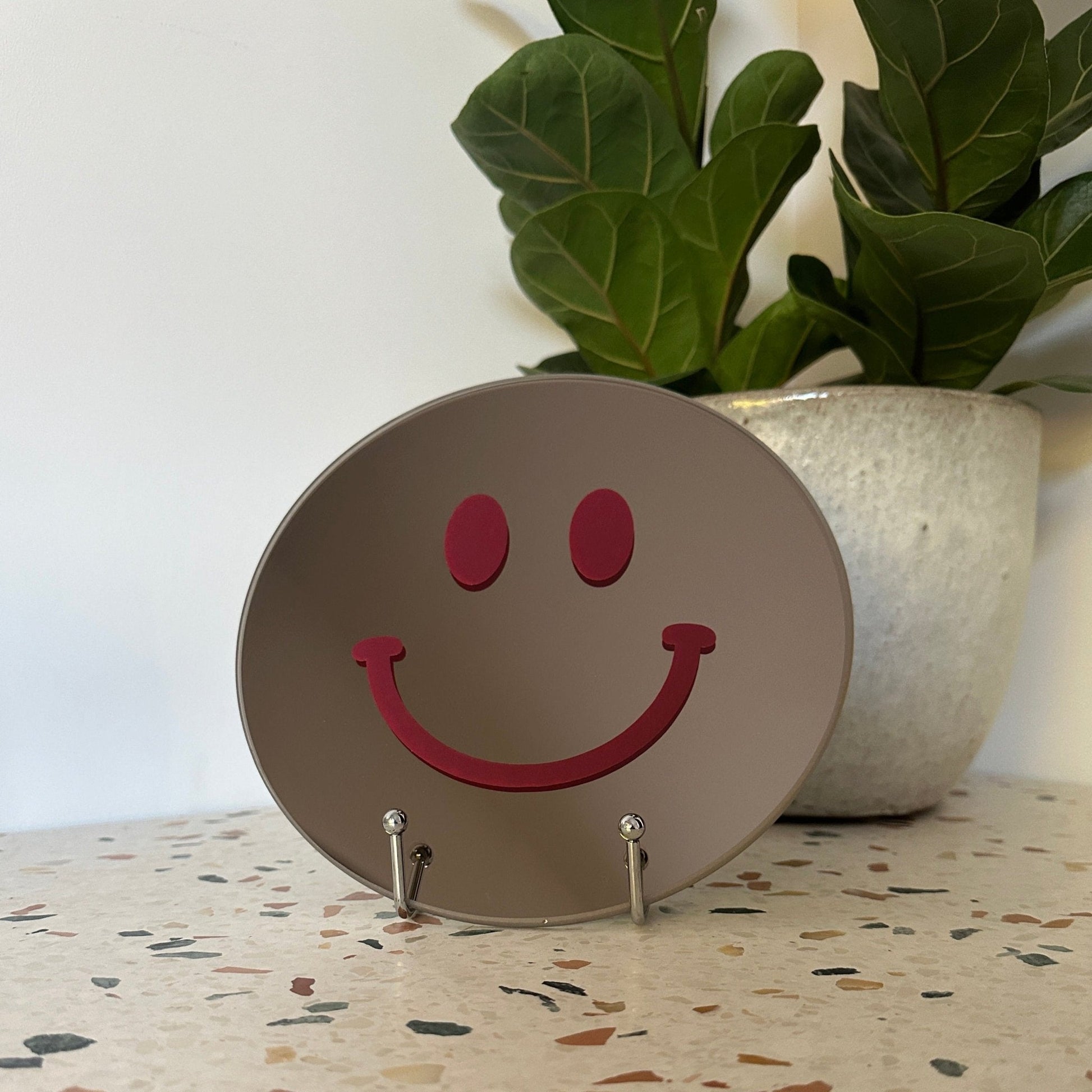 The Small Dark Red Smile - wevelnit