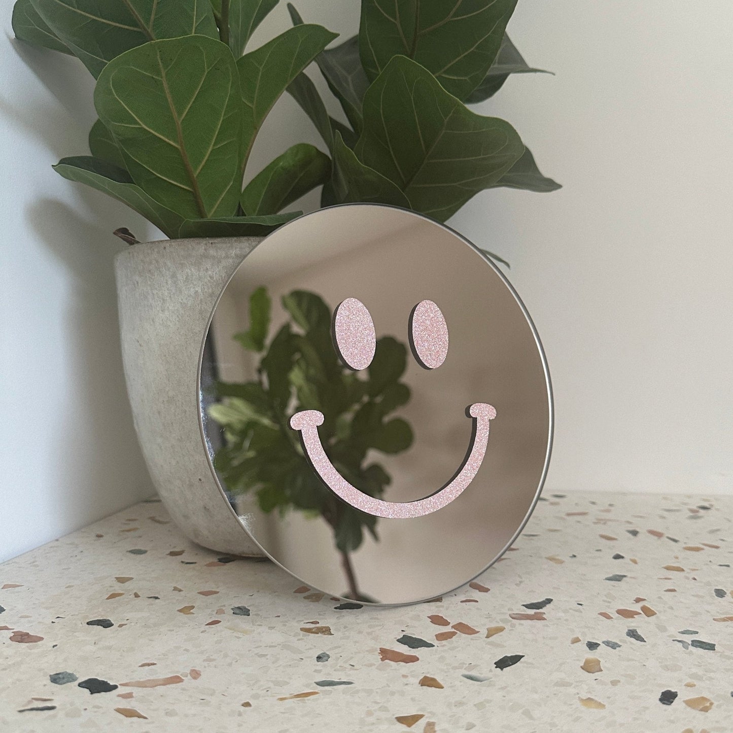 The Small Glitter Pink Smile - wevelnit