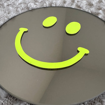 The Small Neon Yellow Smile - wevelnit