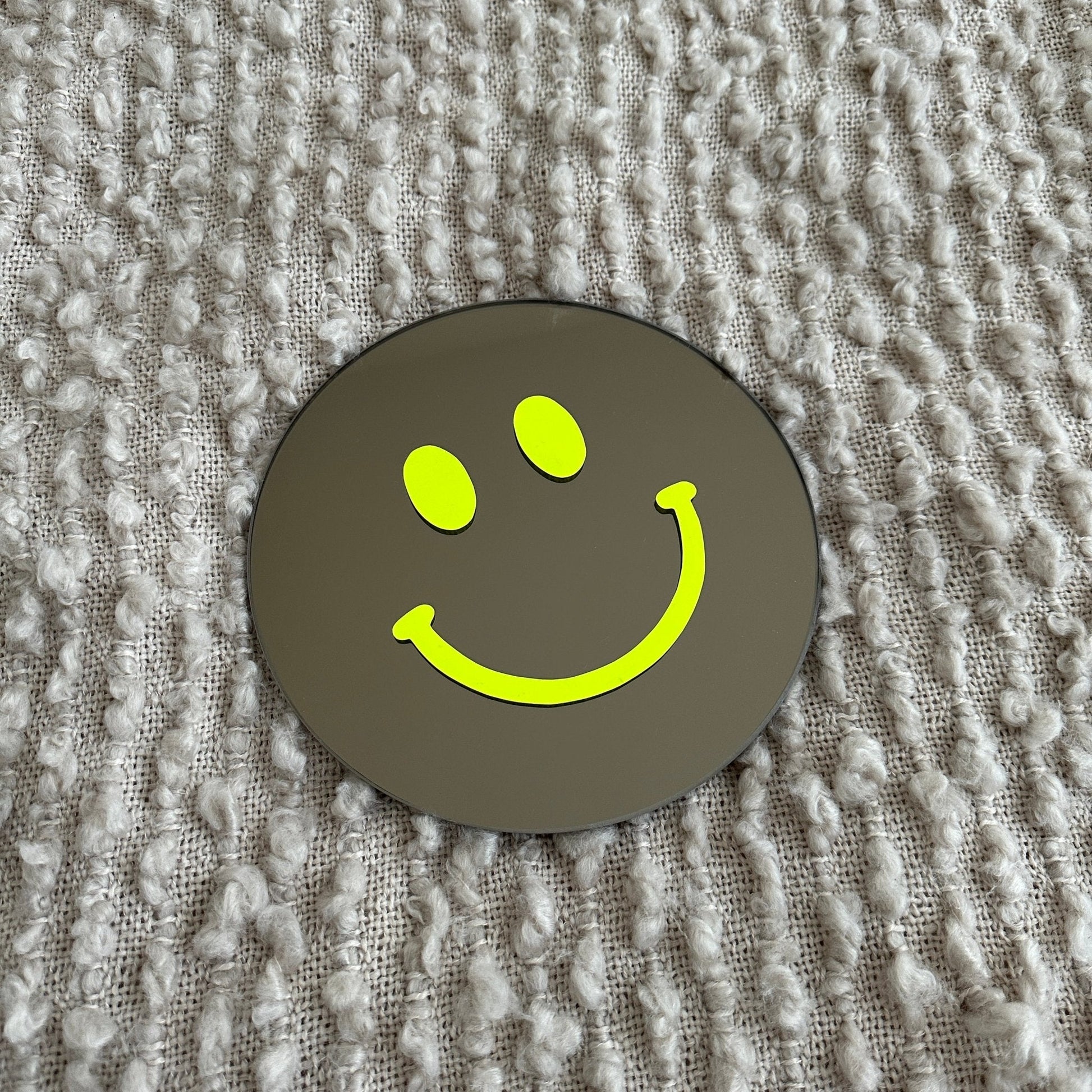 The Small Neon Yellow Smile - wevelnit