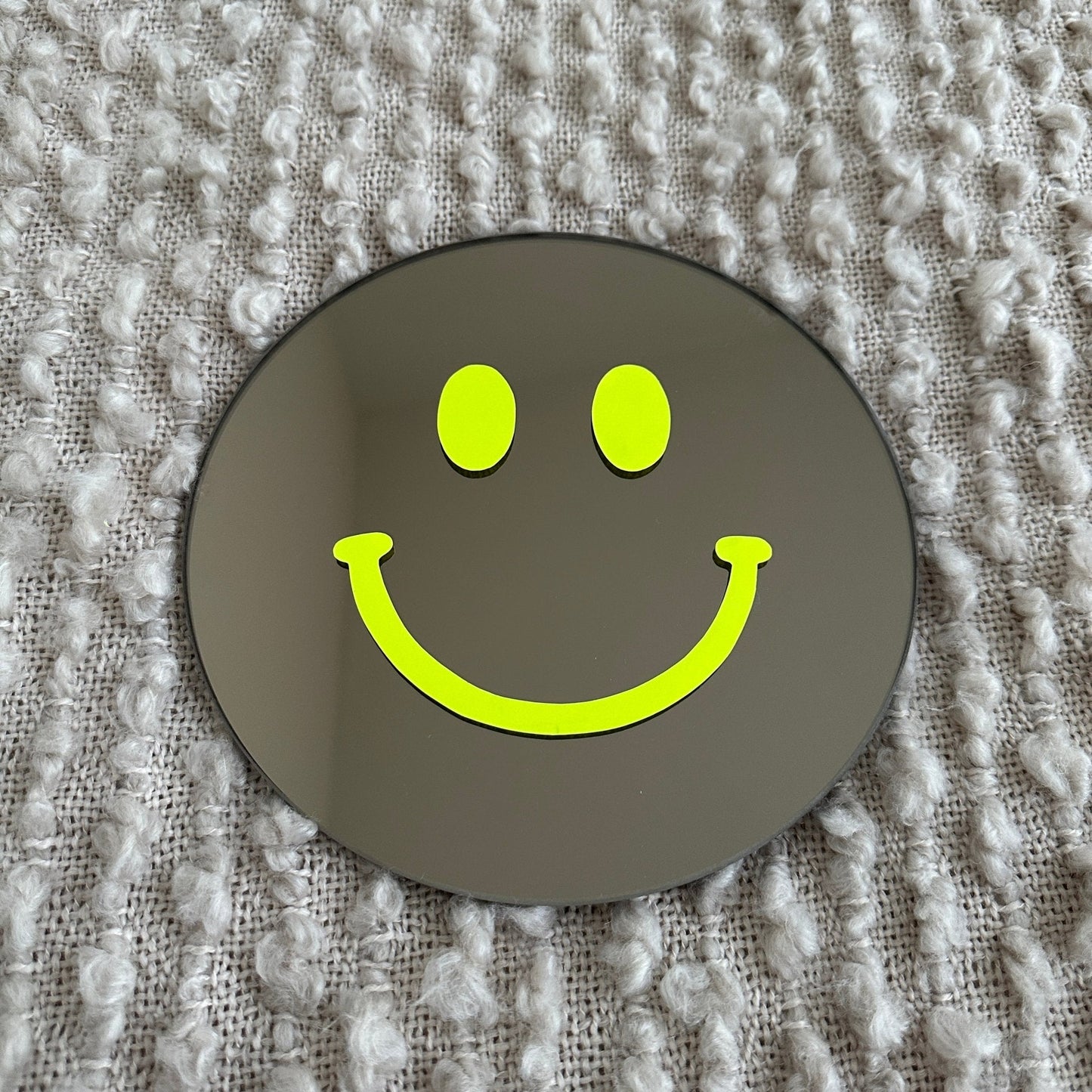 The Small Neon Yellow Smile - wevelnit