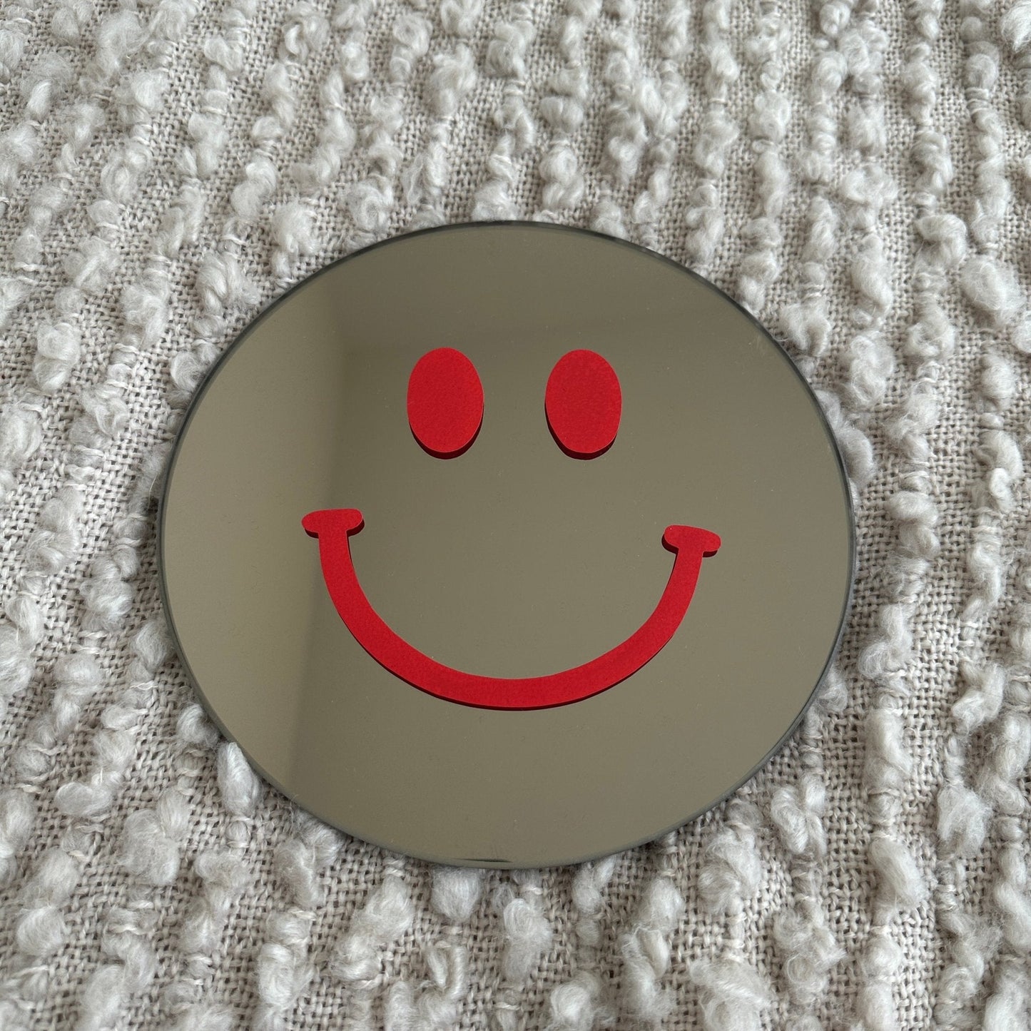 The Small Red Smile - wevelnit