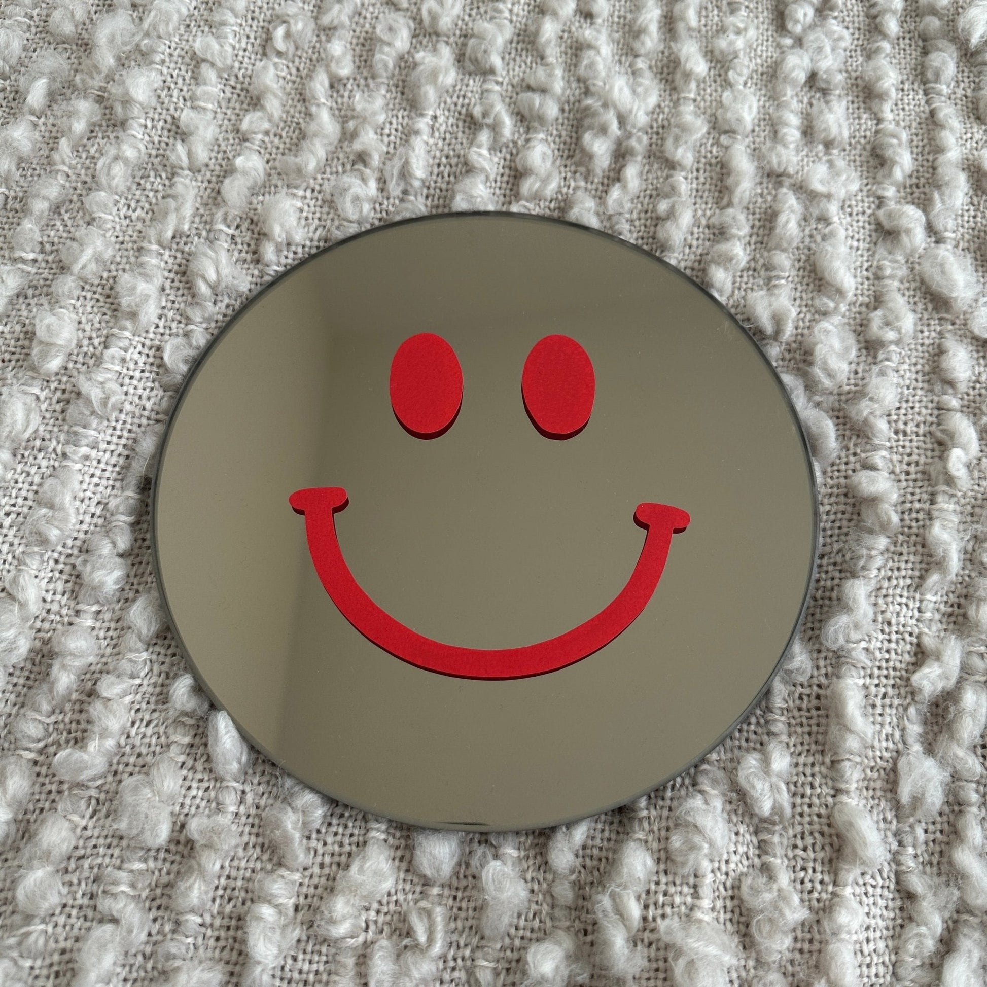 The Small Red Smile - wevelnit