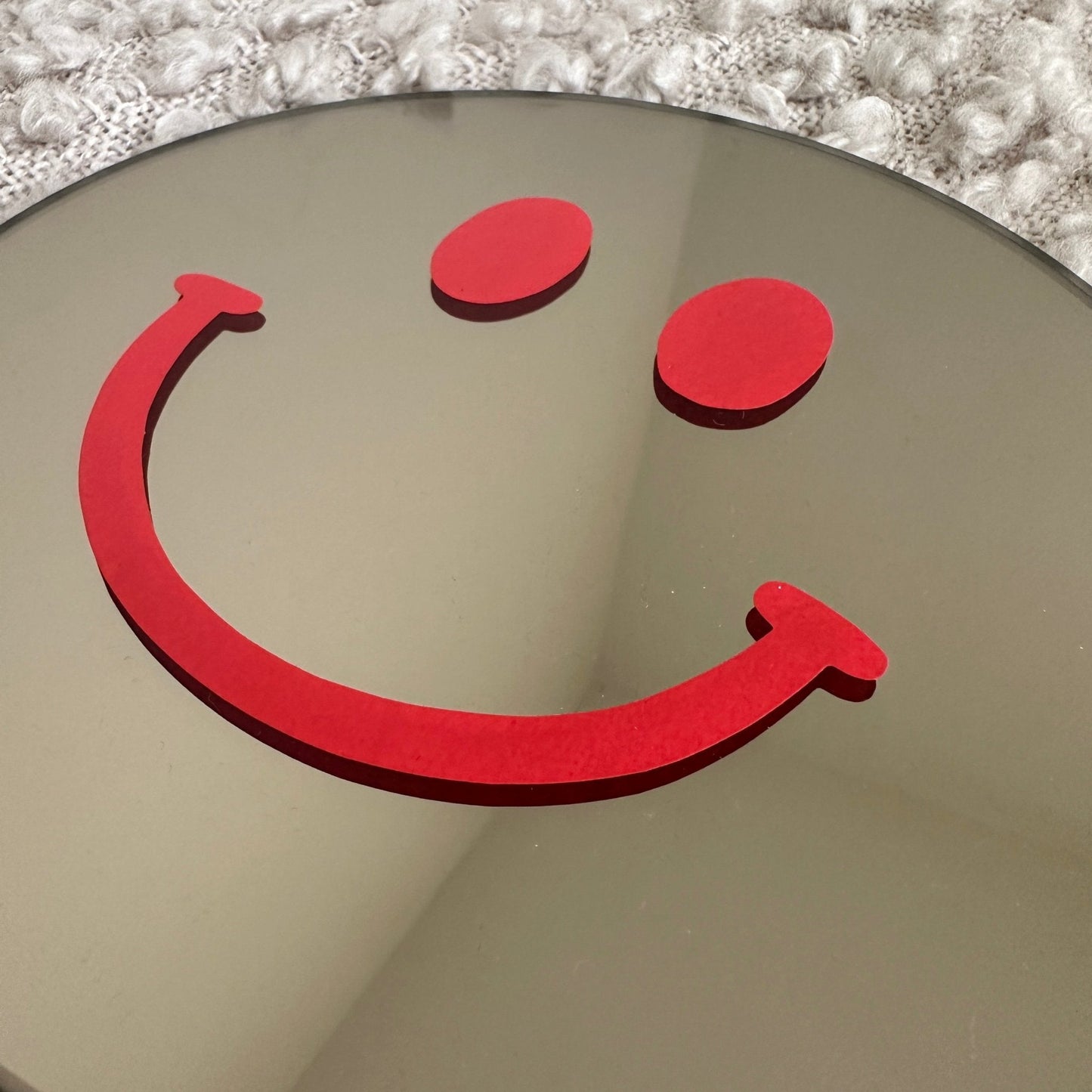 The Small Red Smile - wevelnit