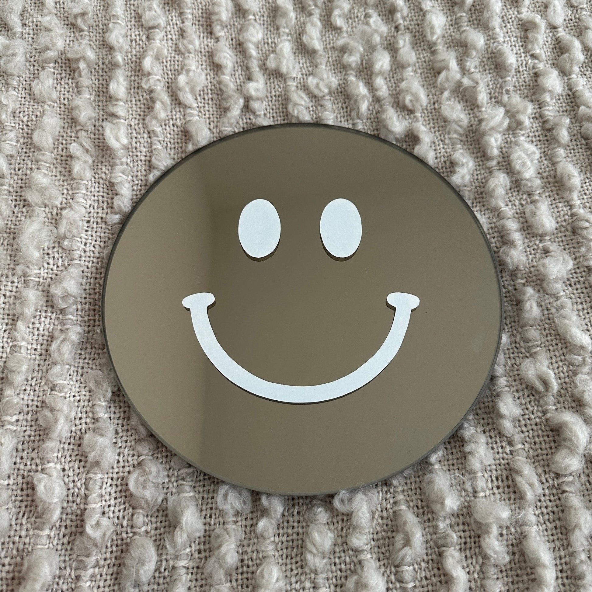 The Small White Smile - wevelnit