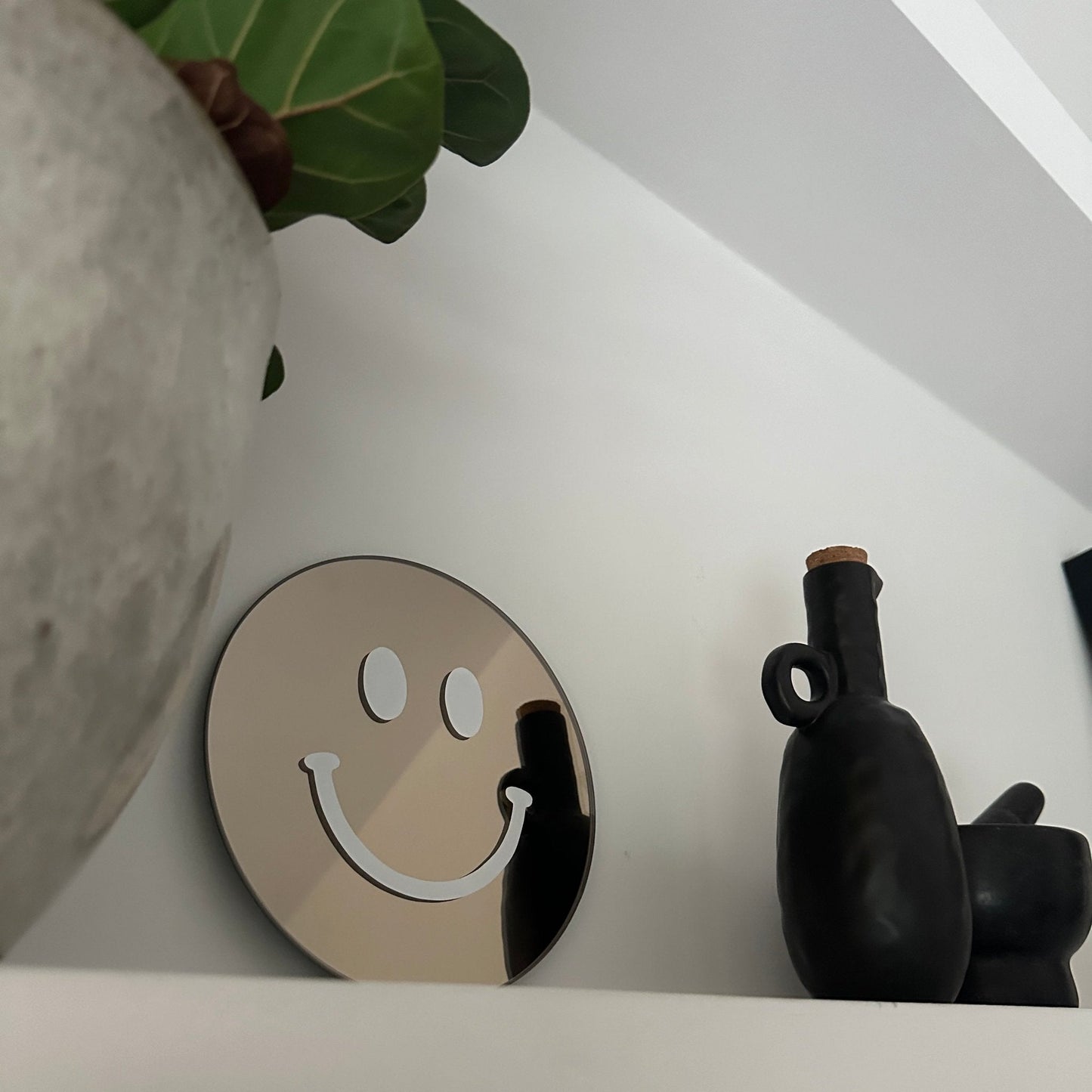 The Small White Smile - wevelnit