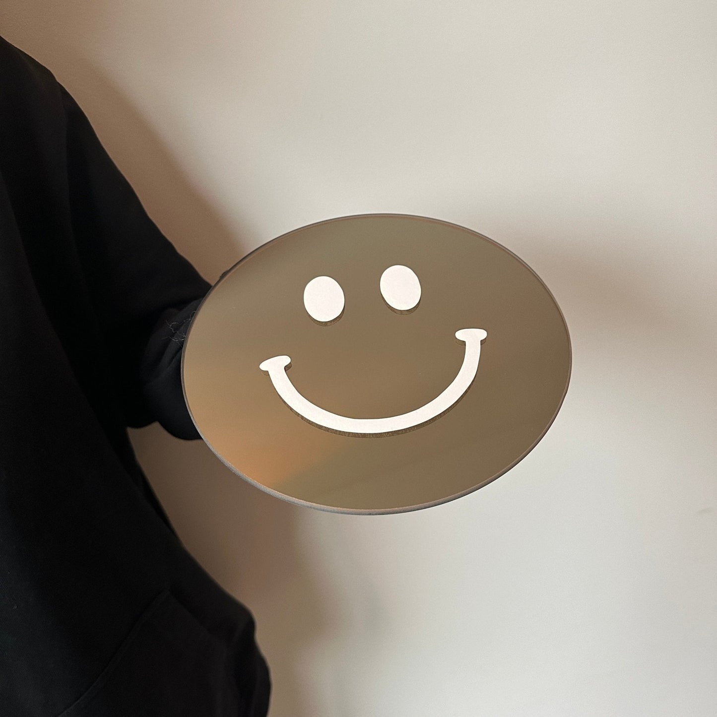 The Small White Smile - wevelnit