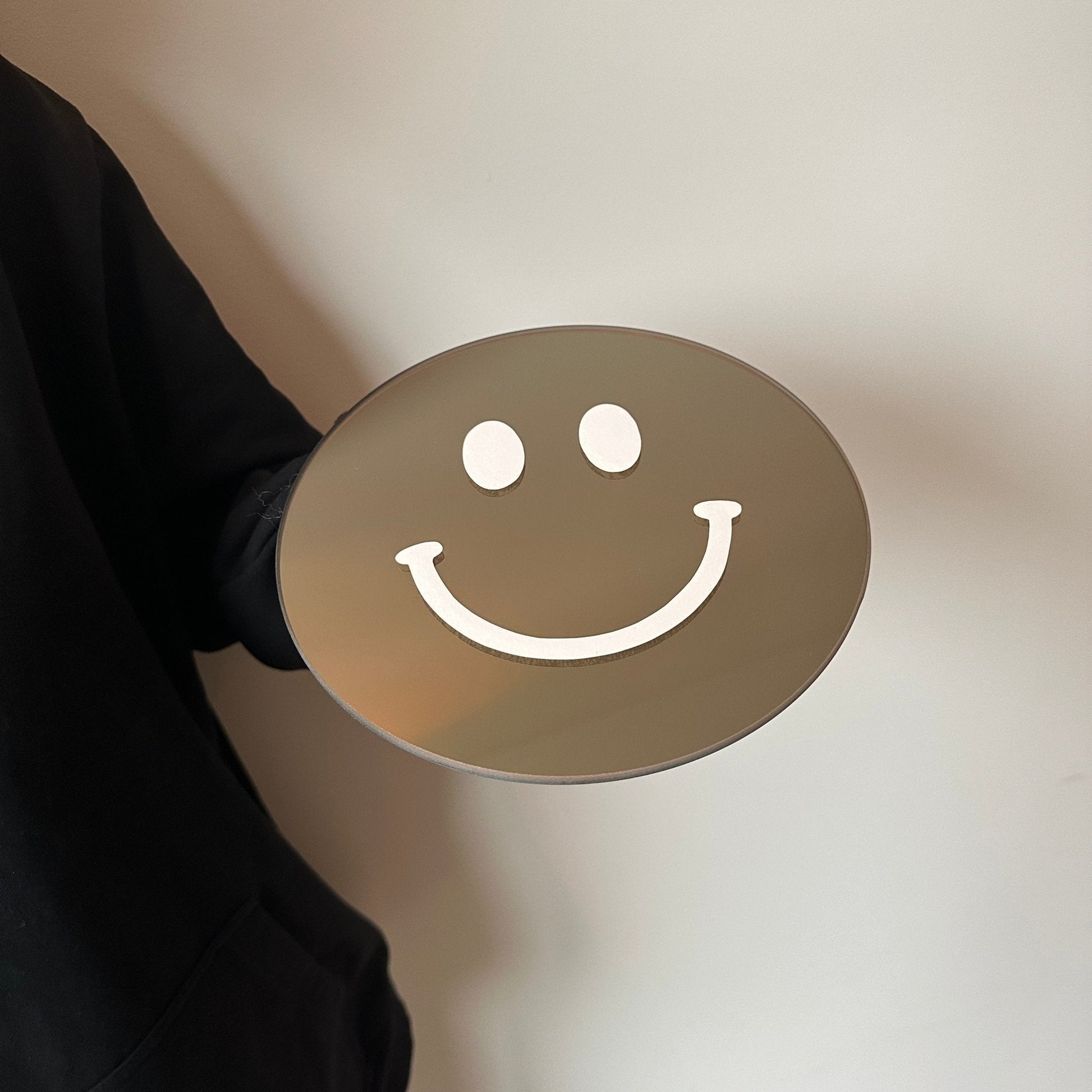 The Small White Smile - wevelnit