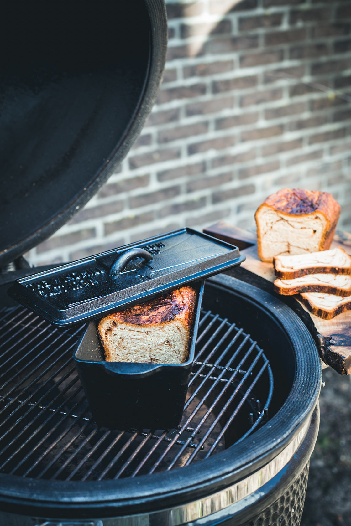 The Windmill Loaf 'n Bread Dutch Oven - wevelnit