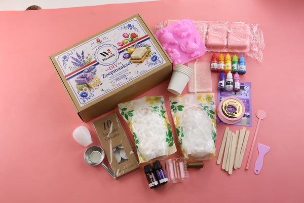 Overzicht van de zeepmaakset met geschenkdoos